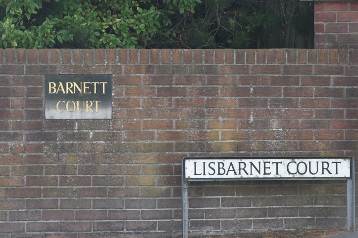 lisbarnet-court-signs